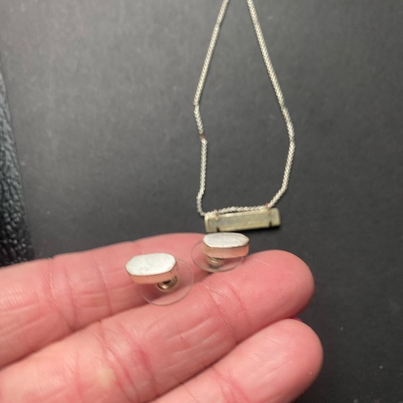 Kendra Scott necklace and earrings set with bag - Picture 5 of 11